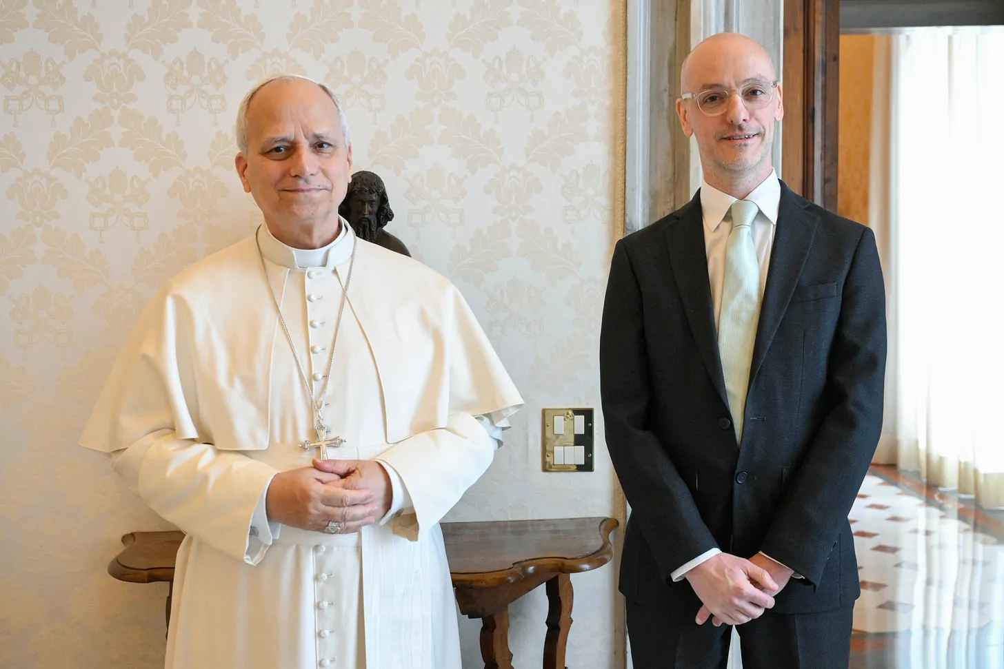 Papst Leo XIV mit Gareth Gore